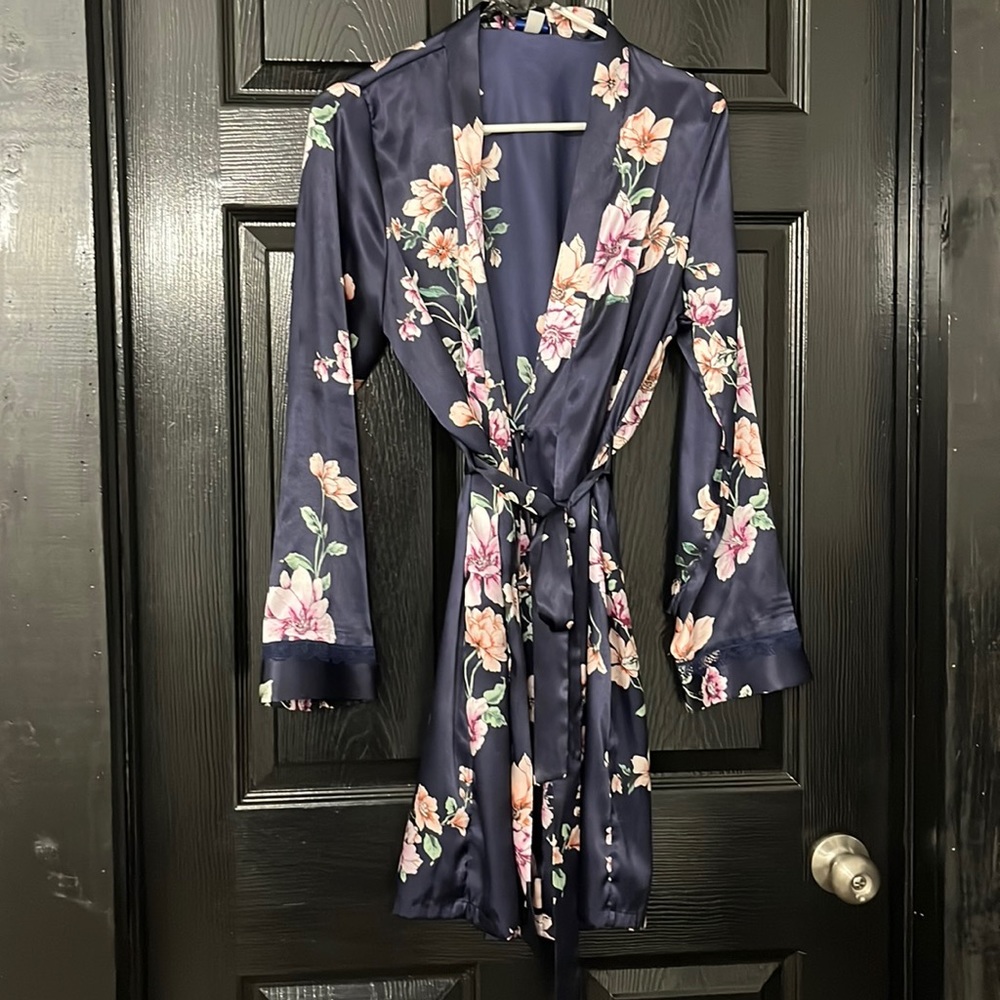 Silk bridal robe with tie
